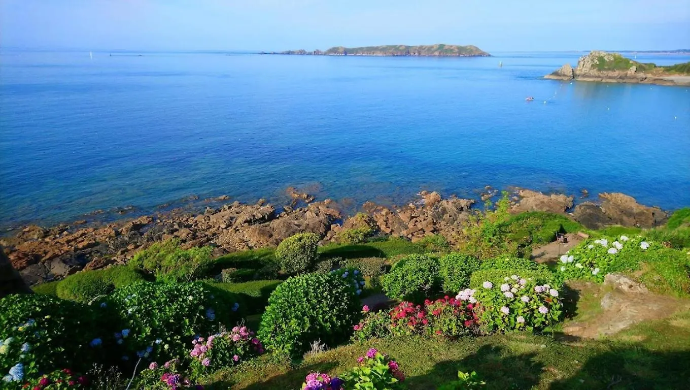 Les Bassans Hotel Perros-Guirec 4*,